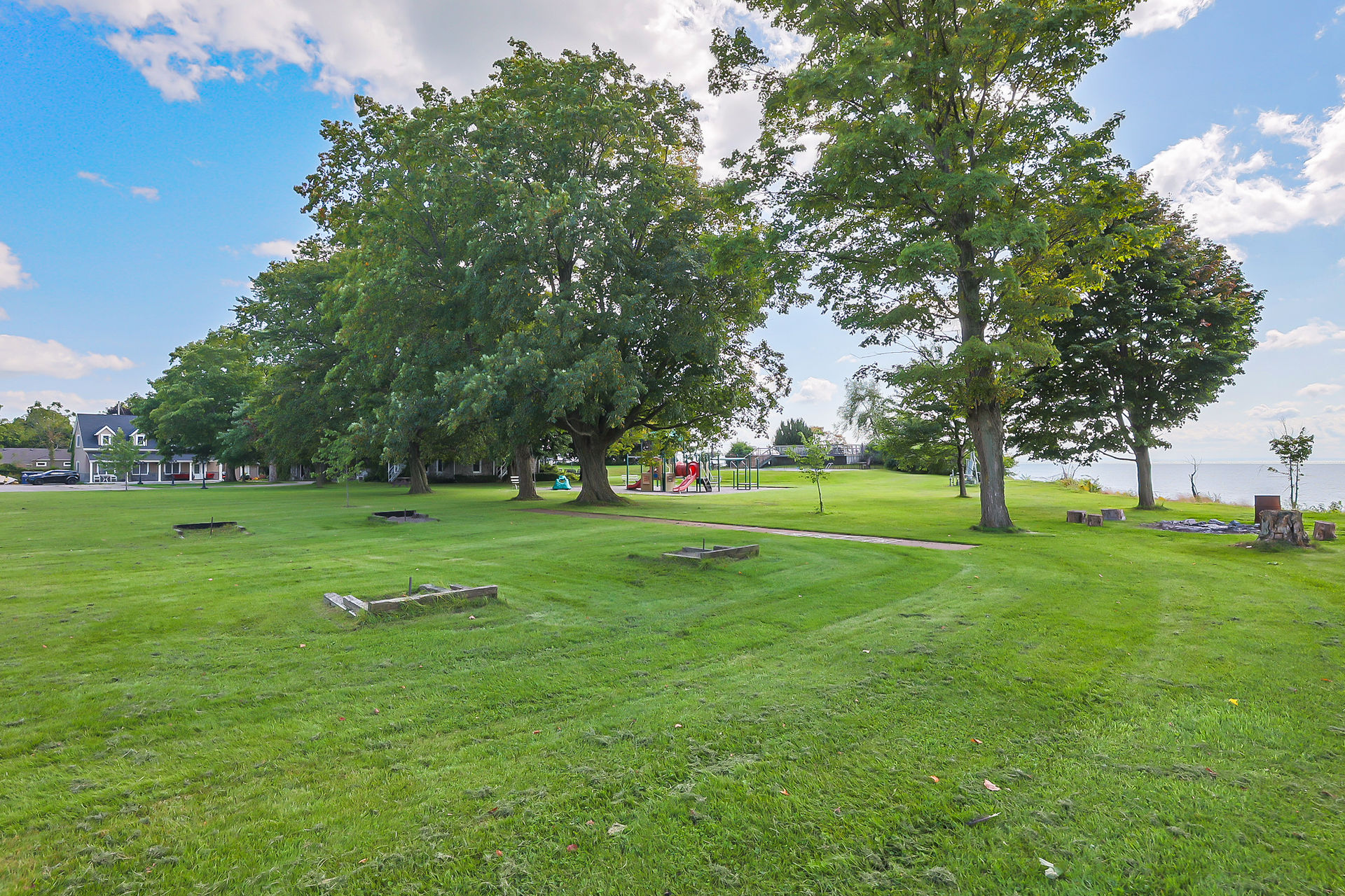 Horse shoe pits