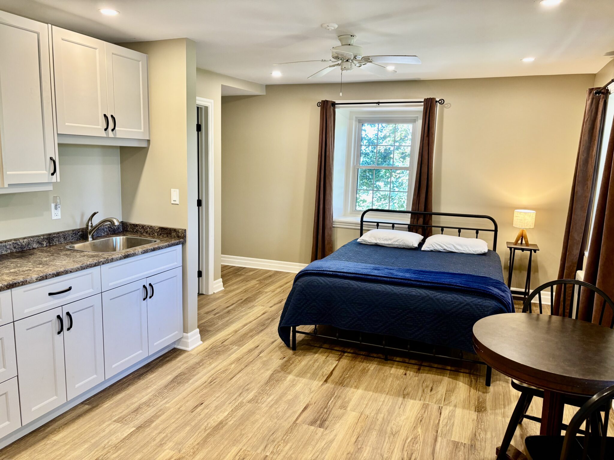 Bedroom with kitchenette (microwave and small fridge)